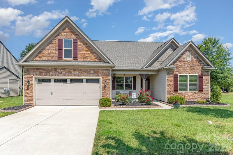 2010 Knocktree Dr, Indian Trail, NC 28079