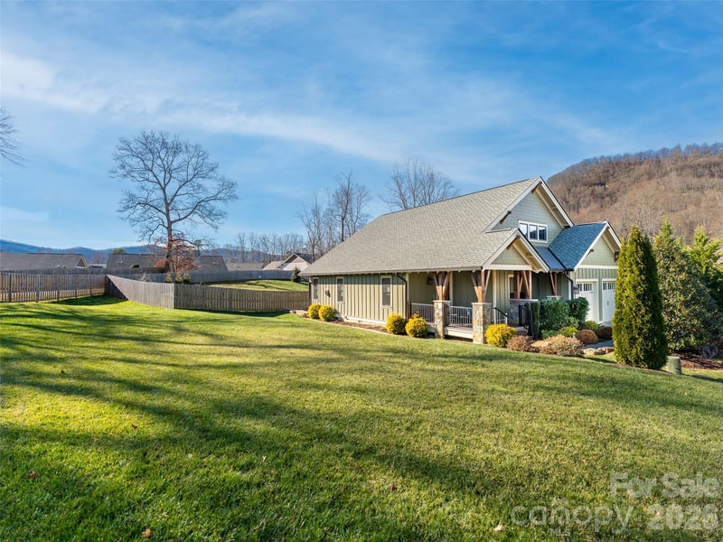 6 Starwood Valley Trl, Arden, NC 28704