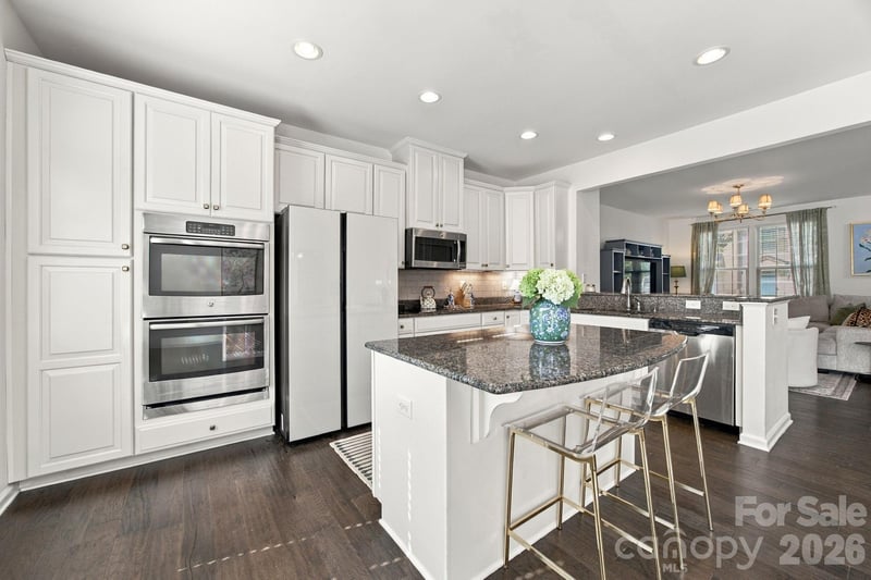 1717 Fleetwood Dr, Charlotte, NC 28208