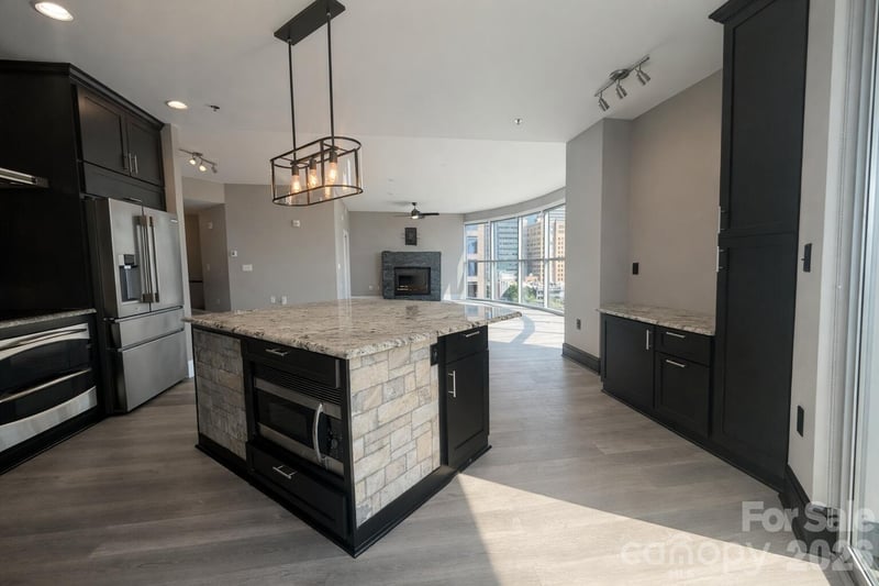 333 W Trade St #907, Charlotte, NC 28202