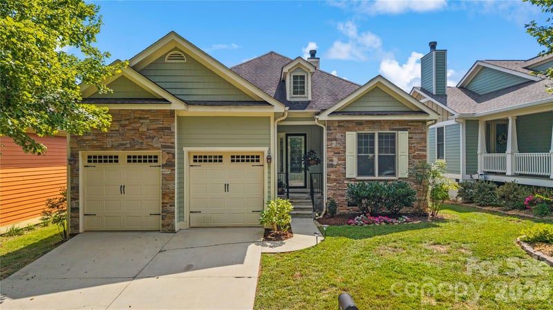 27 Dreambird Dr, Leicester, NC 28748