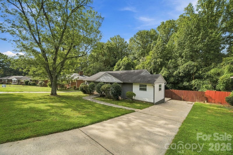 3307 Bonaire Dr, Charlotte, NC 28208