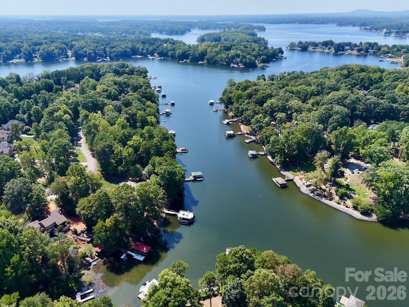 140 Holt Ln, Mooresville, NC 28117