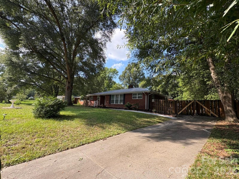 818 Hillcrest Ave, Gastonia, NC 28052