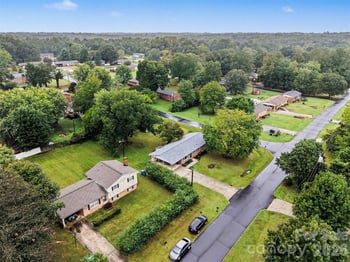 2712 33rd Ave NE, Hickory, NC 28601