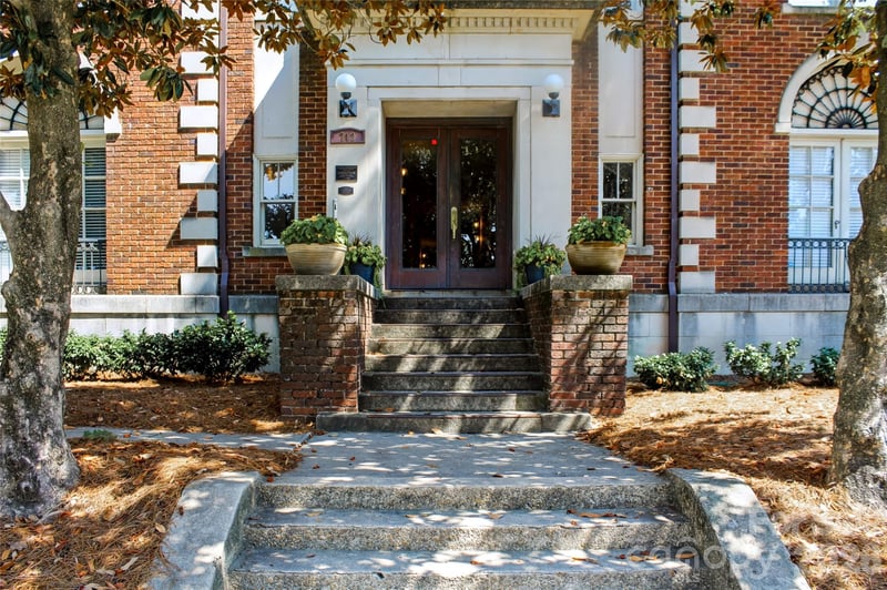 712 Louise Ave #203, Charlotte, NC 28204