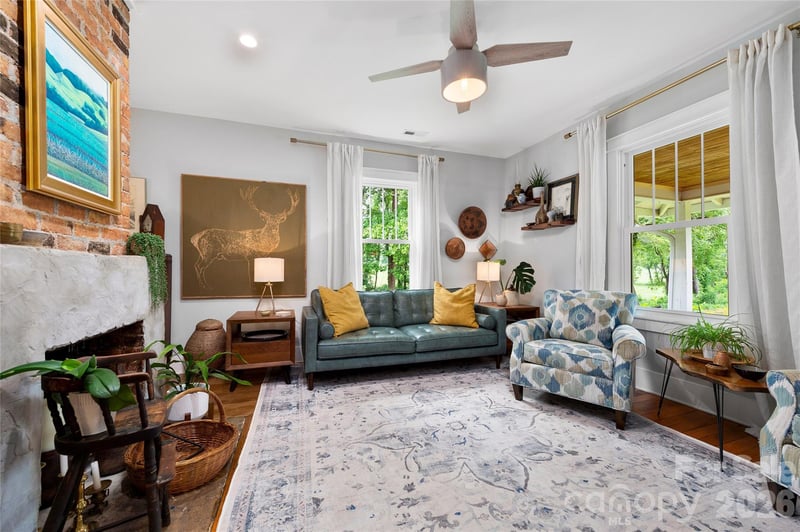 489 Turkey Creek Rd, Leicester, NC 28748