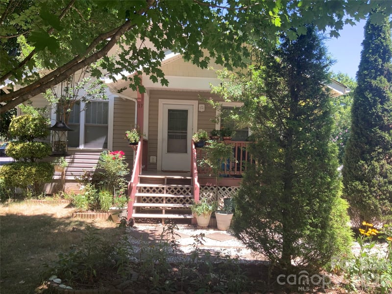 17 Buttonwood Ct, Asheville, NC 28806
