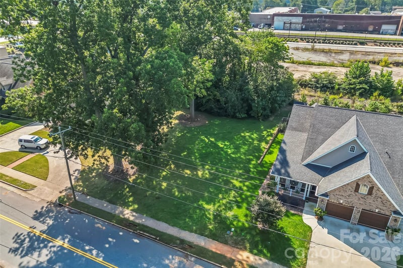 521 1st Ave NW, Hickory, NC 28601
