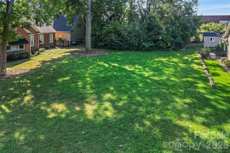 521 1st Ave NW, Hickory, NC 28601