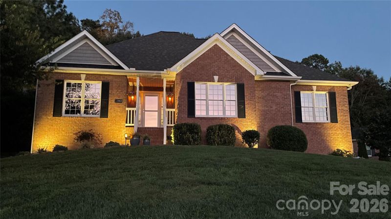 1463 Brookstone Dr, Hickory, NC 28602