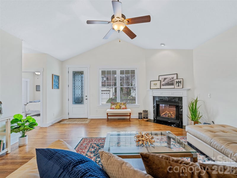 1 Craftsman Cir, Asheville, NC 28805