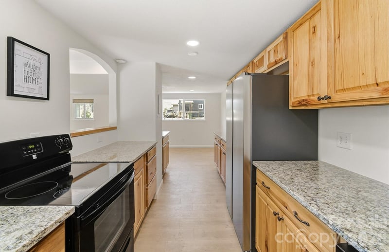 21 Oak Hill Dr, Asheville, NC 28806