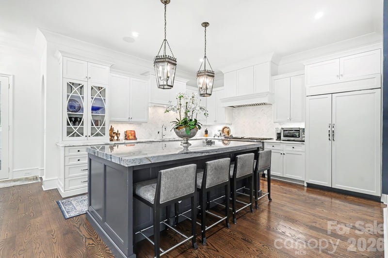 1318 S Kings Dr, Charlotte, NC 28207