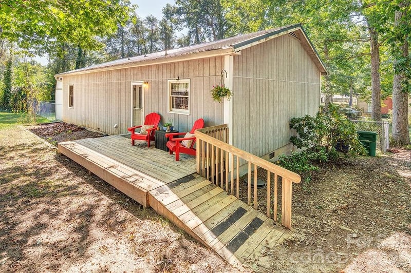 120 Eastwood Ave, Swannanoa, NC 28778