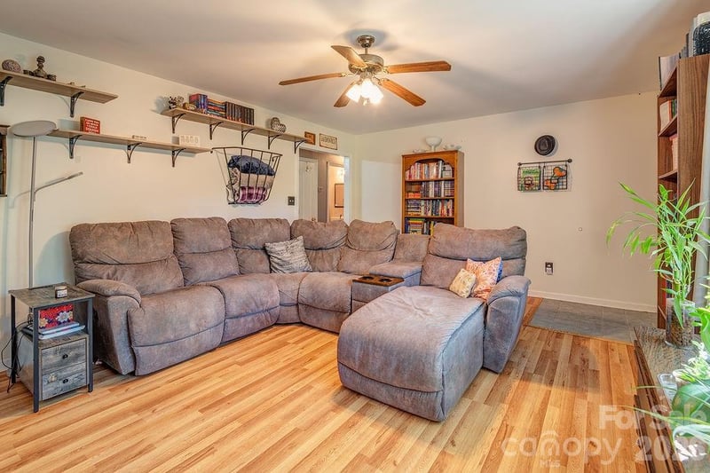 120 Eastwood Ave, Swannanoa, NC 28778