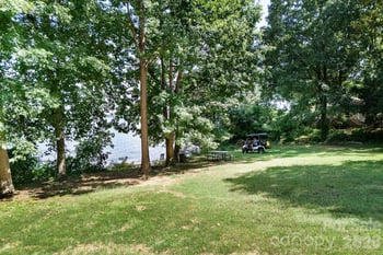 4905 Surfwood Dr, Sherrills Ford, NC 28673