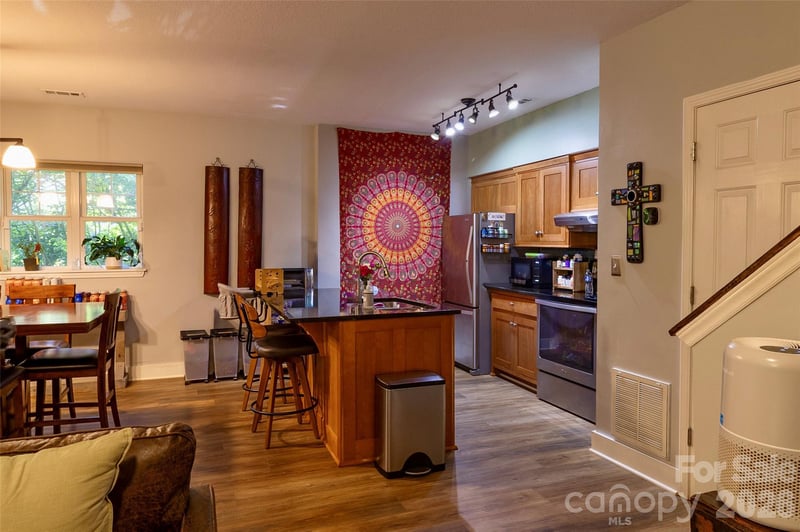 72 Owens Bell Ln, Asheville, NC 28801