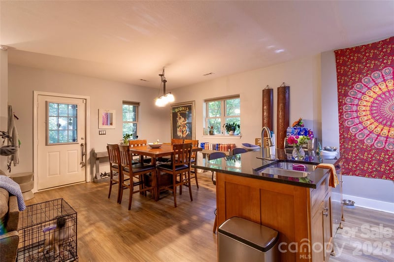 72 Owens Bell Ln, Asheville, NC 28801