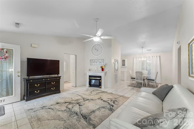 477 14th Avenue Dr NE, Hickory, NC 28601