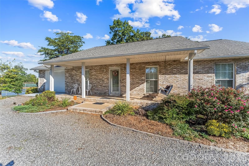 477 14th Avenue Dr NE, Hickory, NC 28601