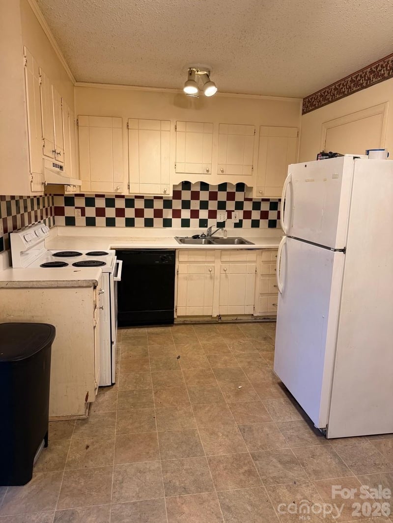 220 14th Ave SE #2-D, Hickory, NC 28602