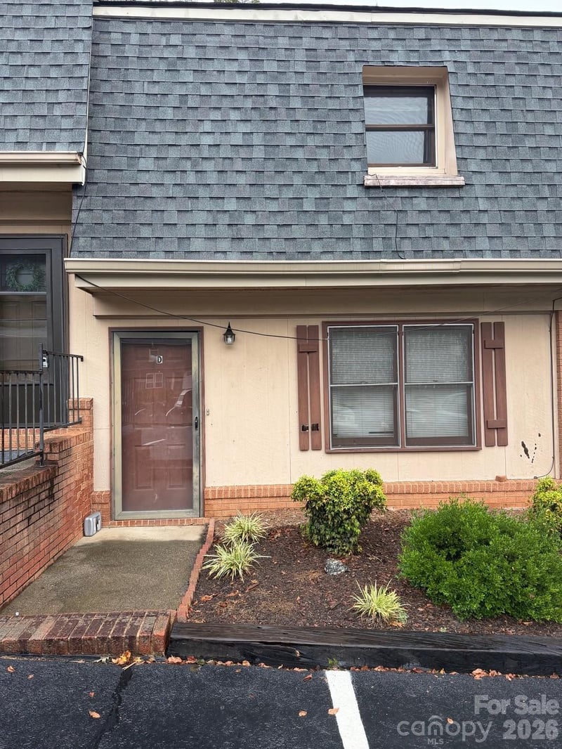 220 14th Ave SE #2-D, Hickory, NC 28602