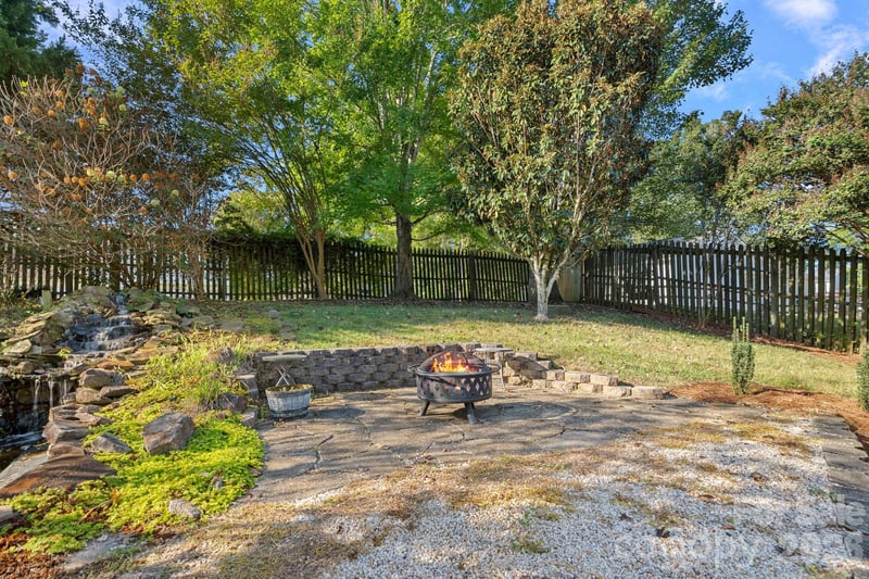 10327 Shady Rest Ln, Charlotte, NC 28214