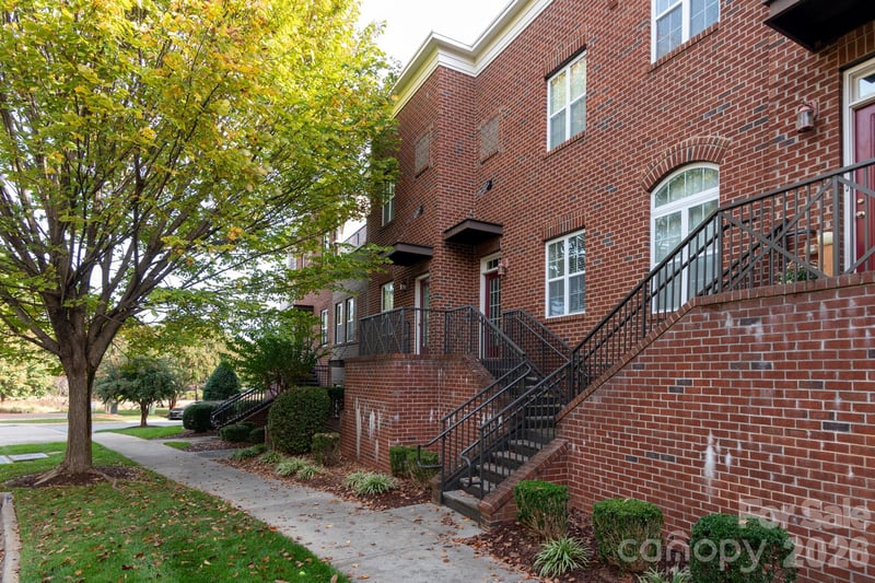 246 Harbour Place Dr, Davidson, NC 28036