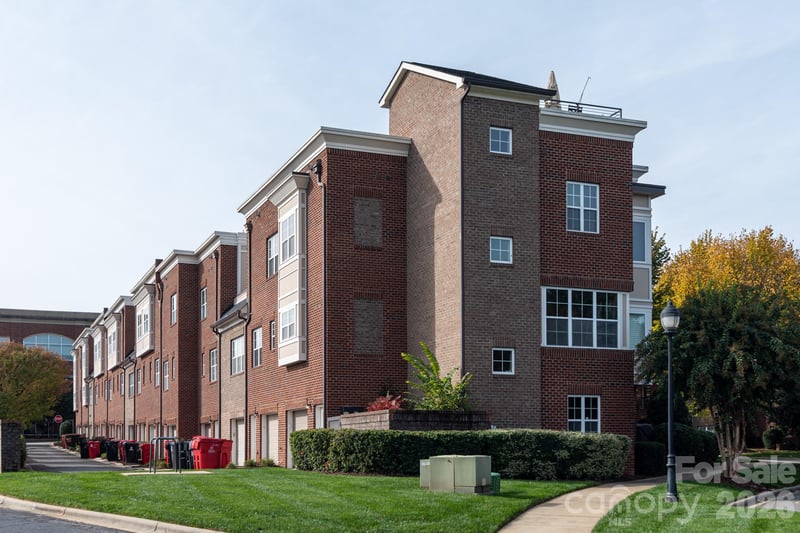 246 Harbour Place Dr, Davidson, NC 28036