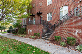 246 Harbour Place Dr, Davidson, NC 28036