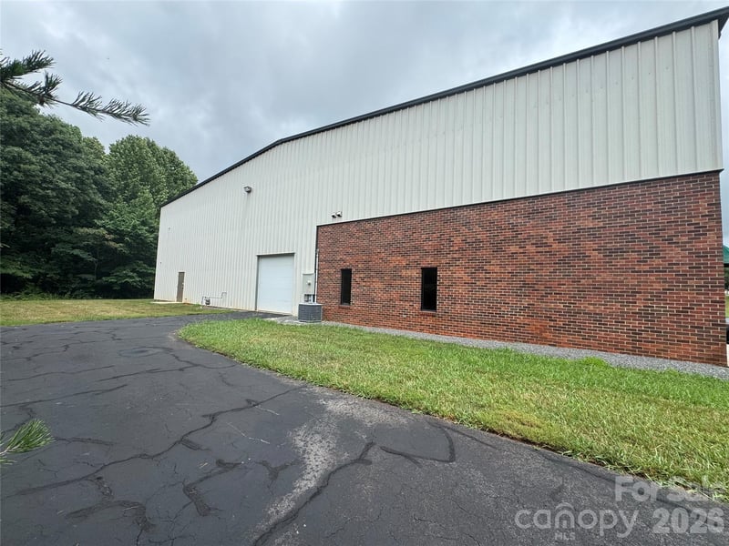 645 11th Avenue Blvd SE, Hickory, NC 28602