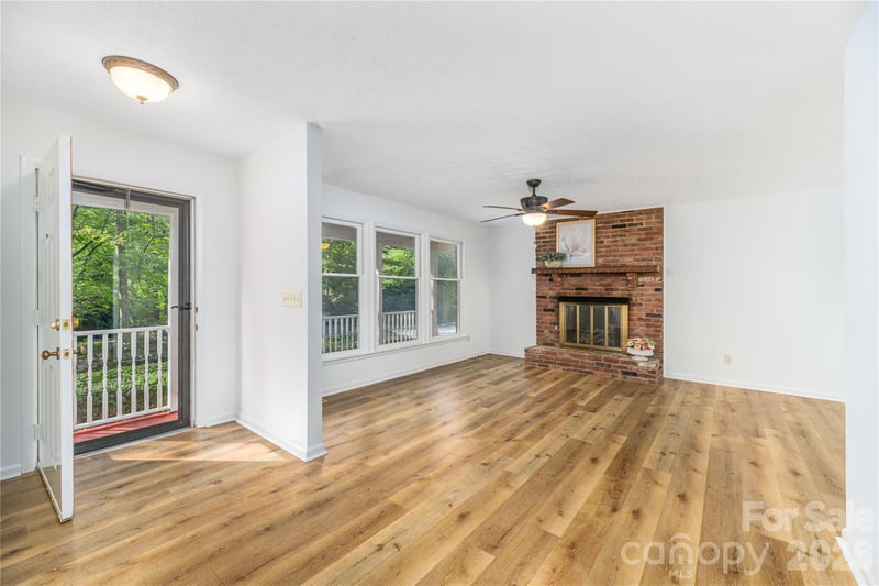 106 Turner Ln, Hendersonville, NC 28791