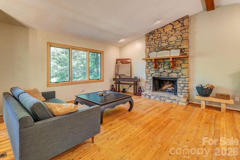5 Brook Ter, Asheville, NC 28805