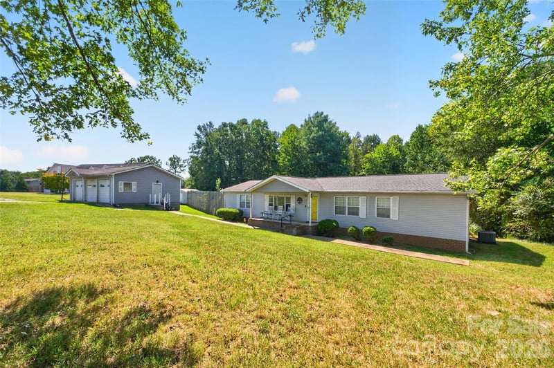 455 Hubbard Rd, Hickory, NC 28601