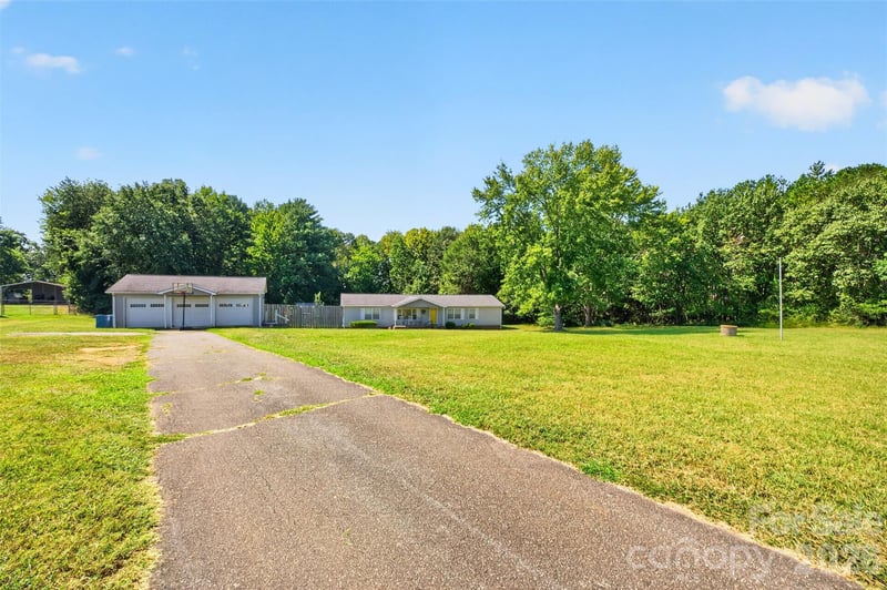 455 Hubbard Rd, Hickory, NC 28601