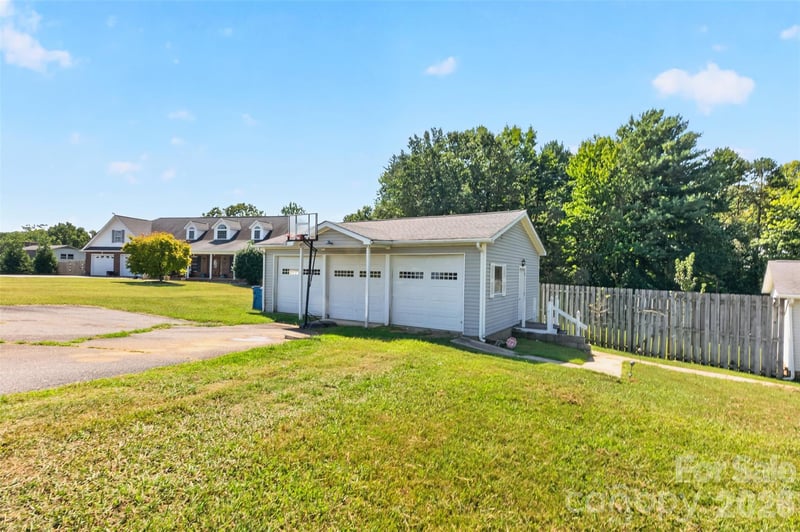 455 Hubbard Rd, Hickory, NC 28601