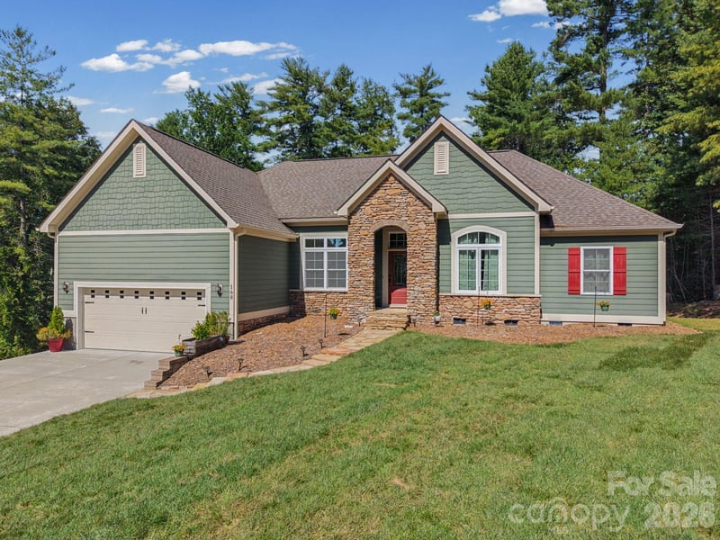 168 Willow Place Cir, Hendersonville, NC 28739