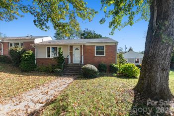 27 Trowbridge Ln, Brevard, NC 28712