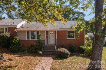 27 Trowbridge Ln, Brevard, NC 28712