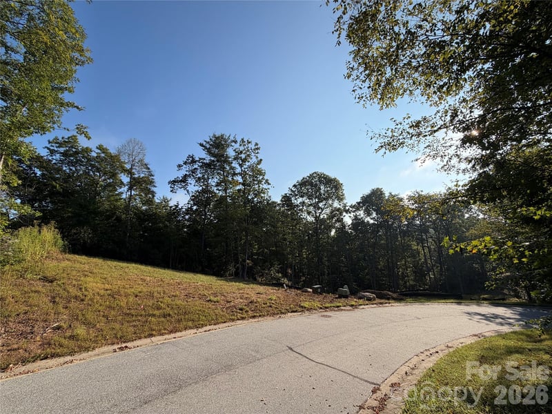 123 - 131 High Fields Ct, Hendersonville, NC 28791