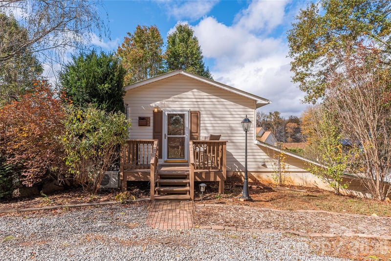 223 Davidson Rd, Swannanoa, NC 28778