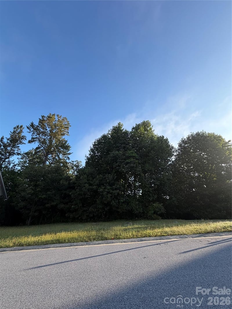 42 Deep Valley Ln, Hendersonville, NC 28791