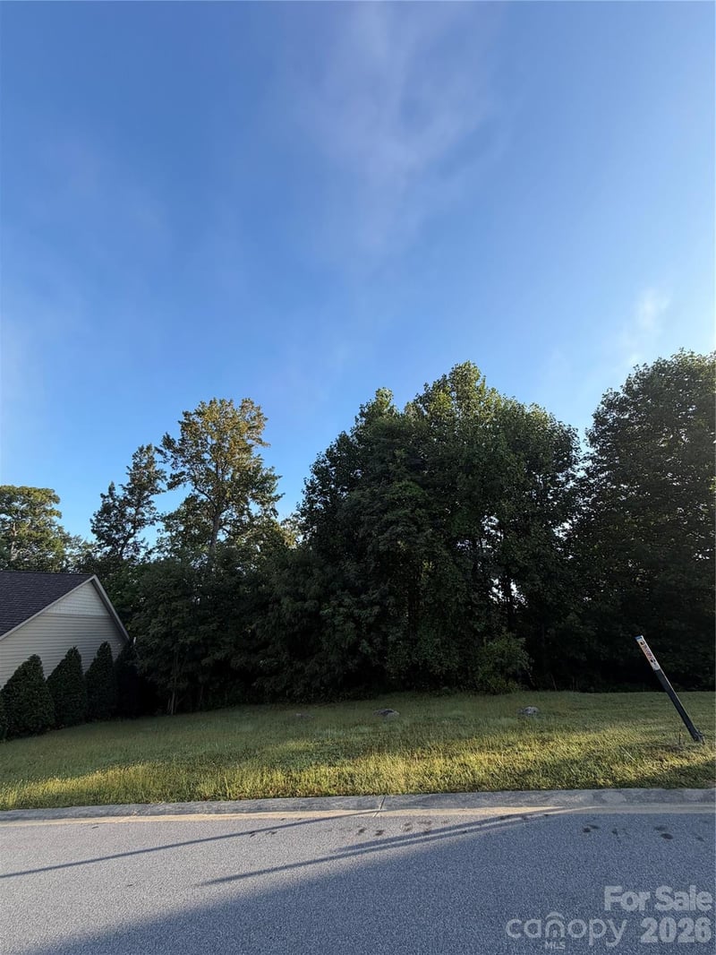 42 Deep Valley Ln, Hendersonville, NC 28791