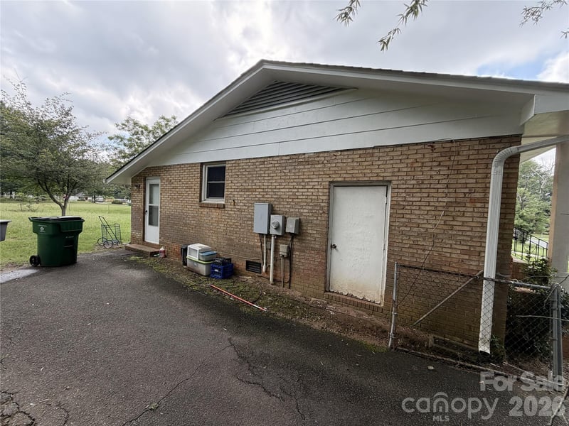 1236 Mt Kisco Dr, Charlotte, NC 28213