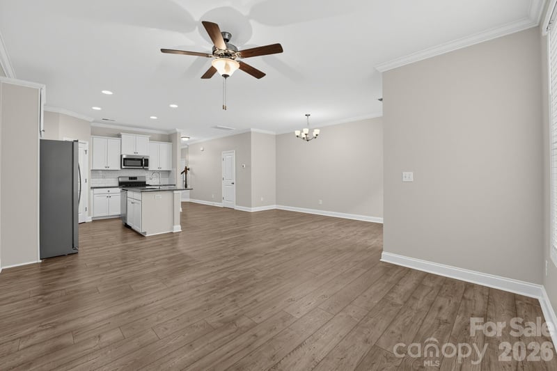 8727 Harris Lake Ln, Charlotte, NC 28269