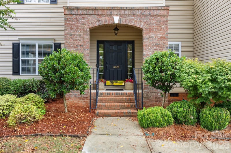 11424 Innes Ct, Charlotte, NC 28277