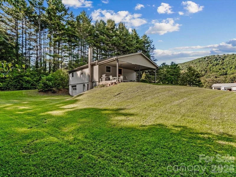 1840 White Oak Rd, Burnsville, NC 28714