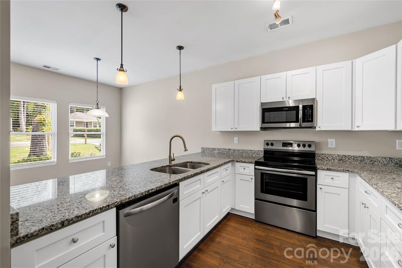 2573 Hemphill St, Charlotte, NC 28208