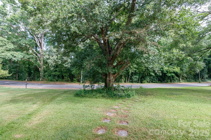 1017 Woodland Dr, Gastonia, NC 28054